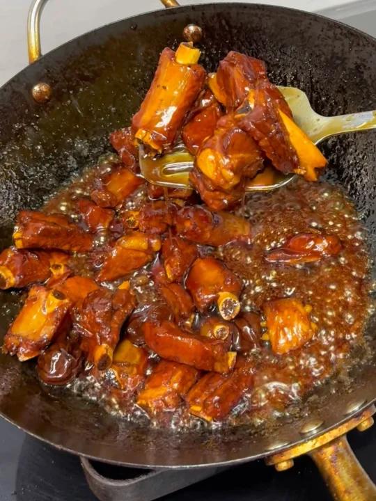 都去做酱香梅子排骨酸酸甜甜真巨巨好吃