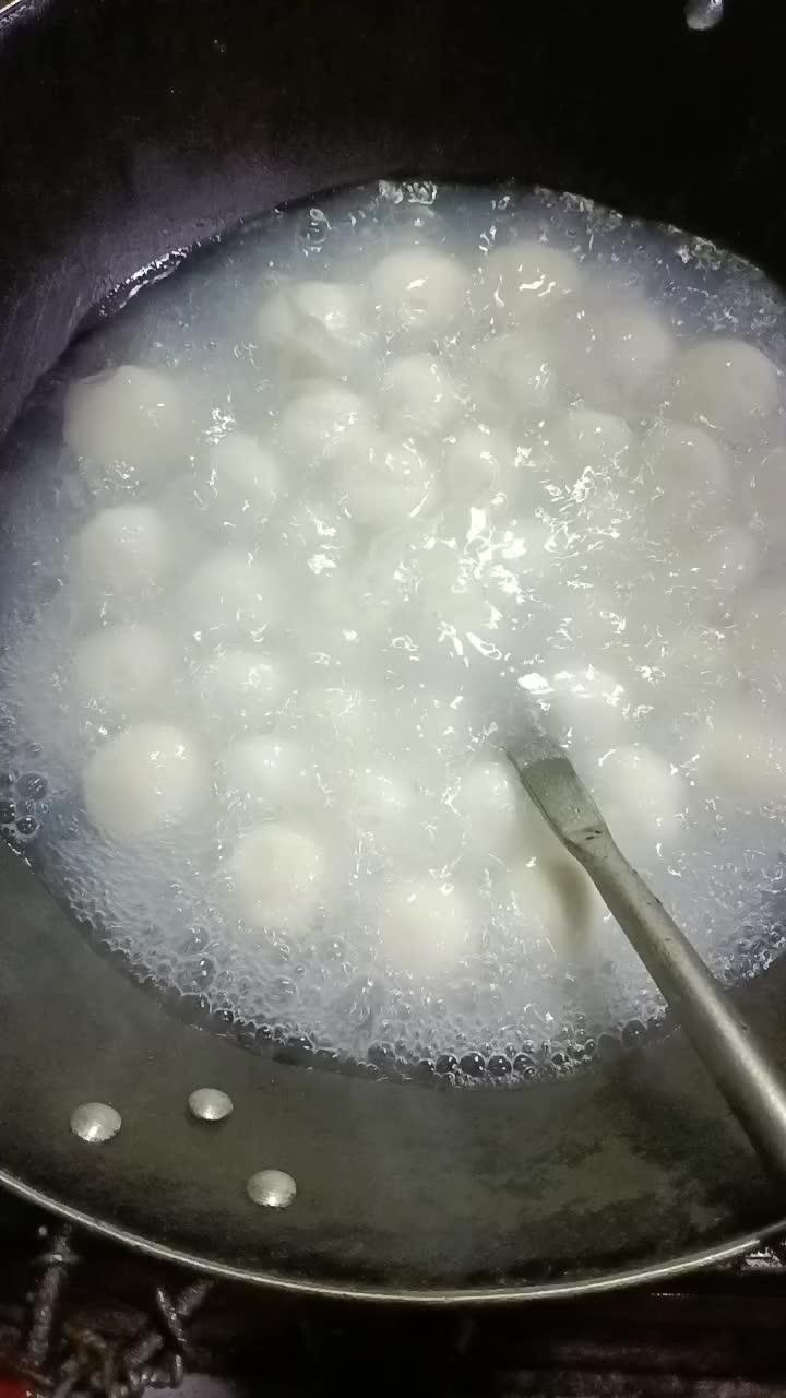 失策了,少了红枣和枸杞 快来吃汤圆喽 我的乡村生活 抖音记录农村生活 甜甜的汤圆 简简单单