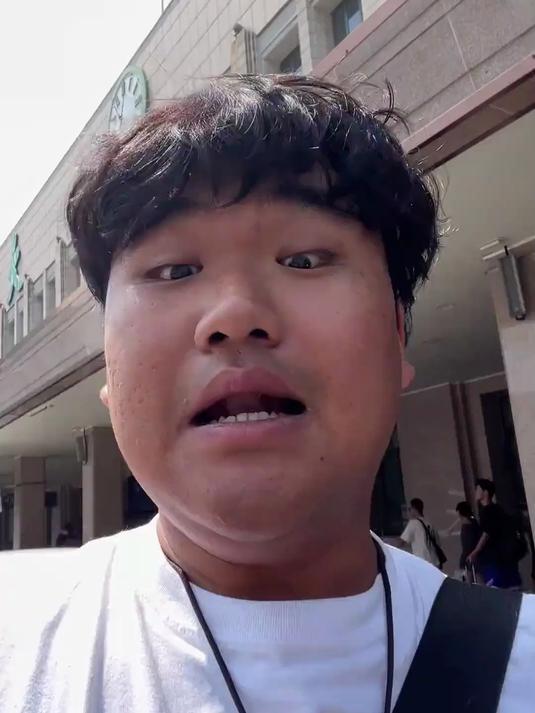 小伙两千块环游中国第二季，第一期就化身铁腚战士熬夜吃早饭？