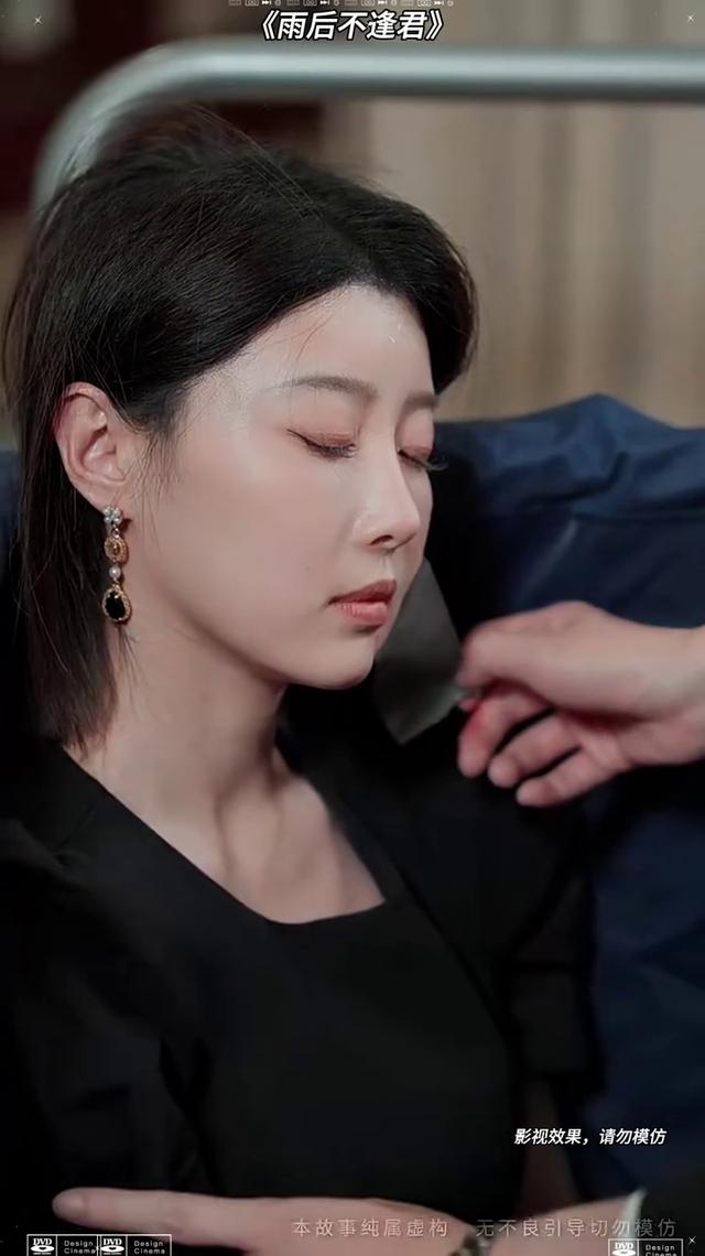 初恋争宠用计逼走未婚妻,离婚一个月前夫撞见她呕吐整个人炸了