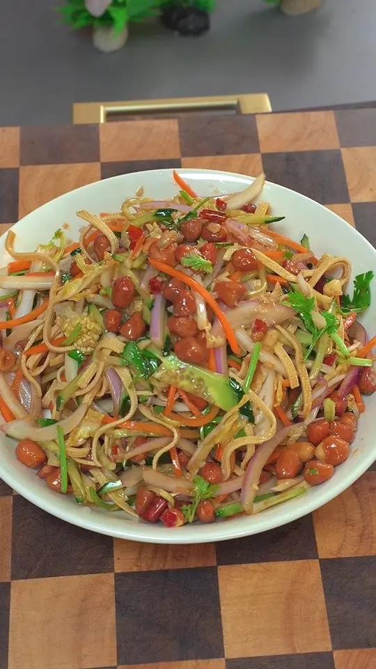 这是米其林水准的家常凉拌菜一定试试清脆爽口，好吃又下饭