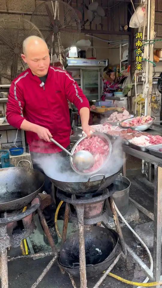 湖南人过年吃杀猪菜 湖南人过年必吃的杀猪菜,新鲜的食材做一大锅。过瘾!