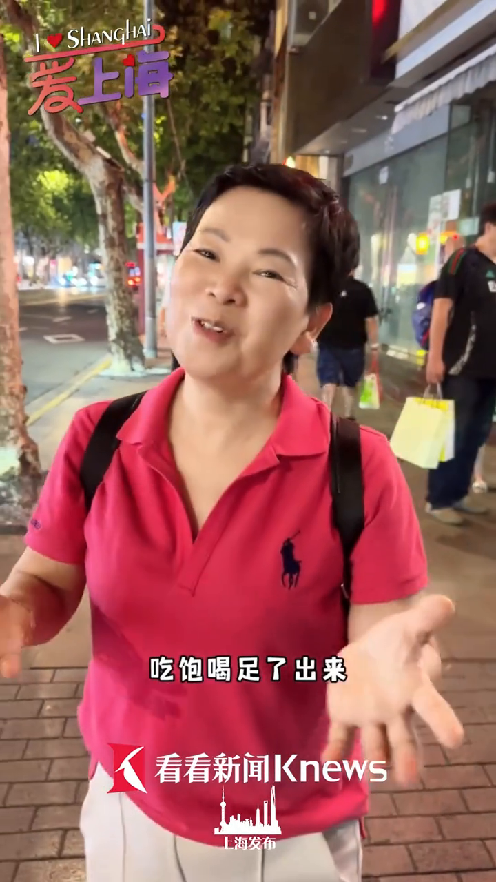 倪夏莲回到上海,还带大家去吃一顿上海老字号“光明邨”的上海菜