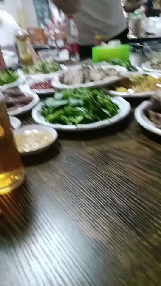 丰盛宴席菜品展示各色佳肴摆满餐桌