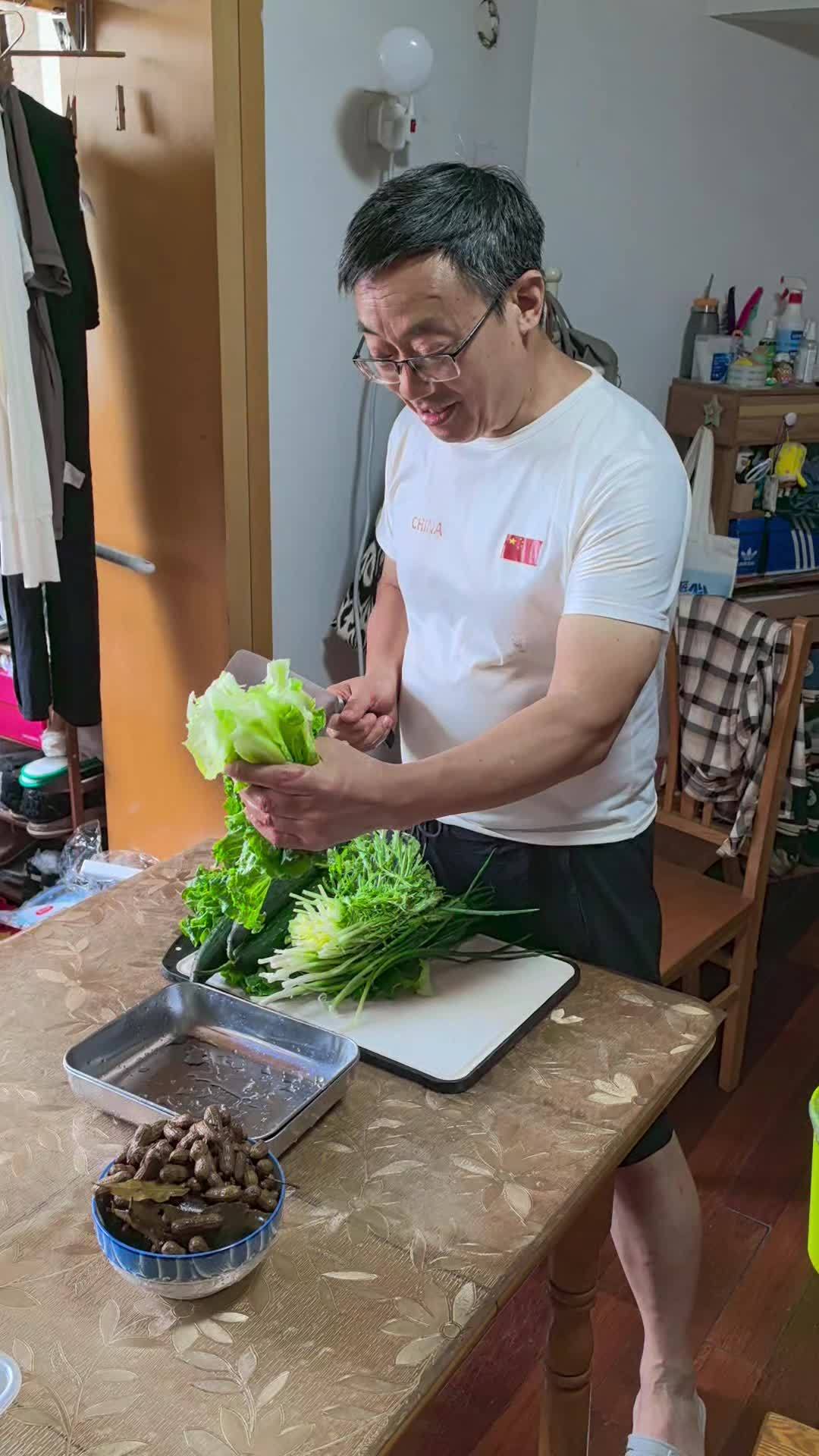 标准东北蘸酱菜教程!今天终于当一回大厨了!