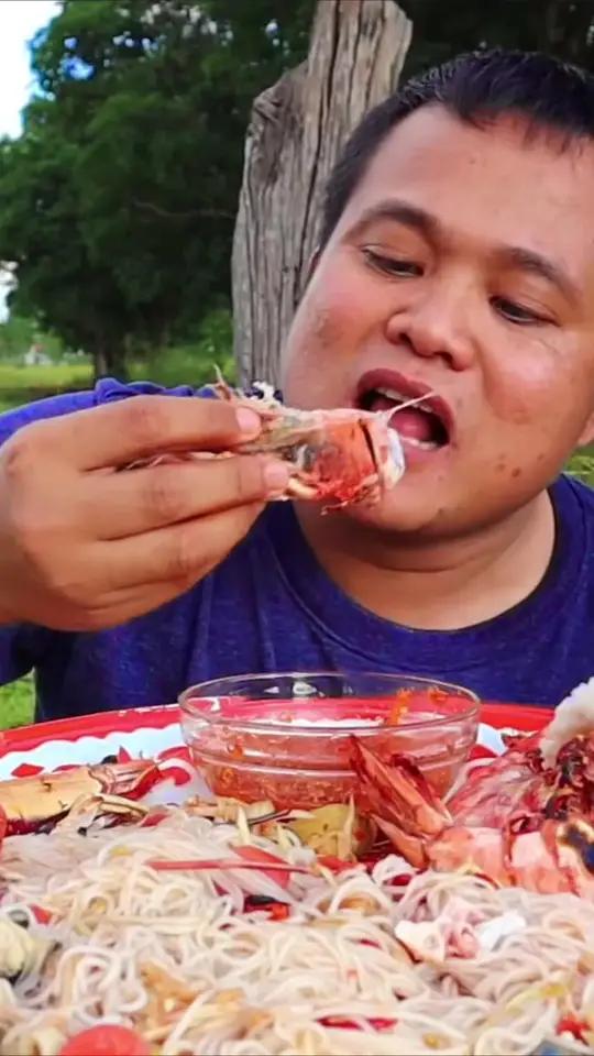 泰式炭烤大虎虾头凉拌米粉 内容启发搜索泰国大叔泰国美食泰国生活泰国海鲜