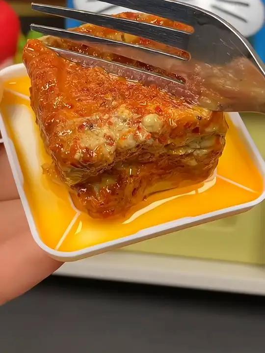 采用有机黄豆和昂贵的山茶油自然发酵制作,咸淡刚刚好,嫩滑细腻如奶酪,真的巨香巨好吃!豆腐乳