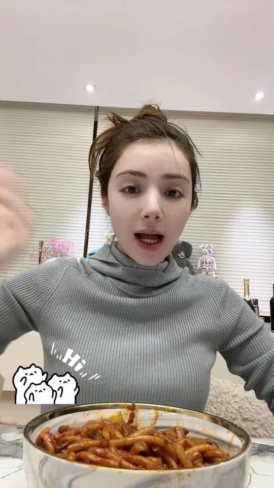 有多少姐妹和我一样爱吃炒米粉!新疆炒米粉有多好吃!根本停不下来～