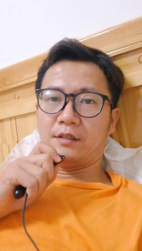 多吃带“柳”字的食品还要承担会发胖的风险。好吃的鸡柳牛柳这些食物一般都裹着厚厚的面衣,经过