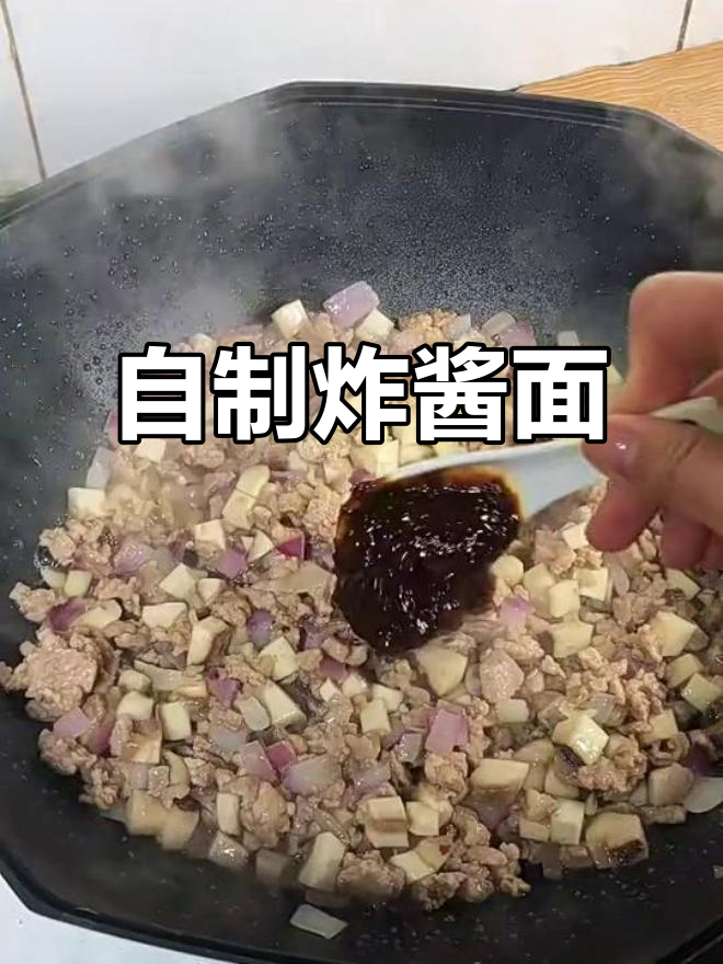 在家做炸酱面,比外面还好吃!简单又美味