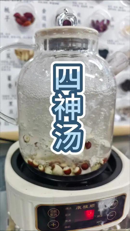 立秋过后,一定不要错过四神汤,好喝又养人!取茯苓、山药、芡实、莲子各十克,我家每周煮两次,