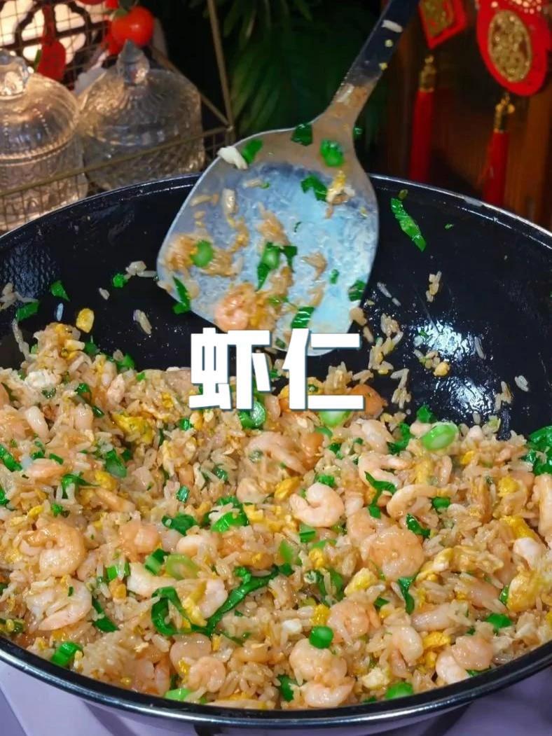 下班回家不想做菜,你就试试这道河虾仁炒饭,简单方便又好吃 虾仁炒饭 蛋炒饭 炒饭 妈呀太香