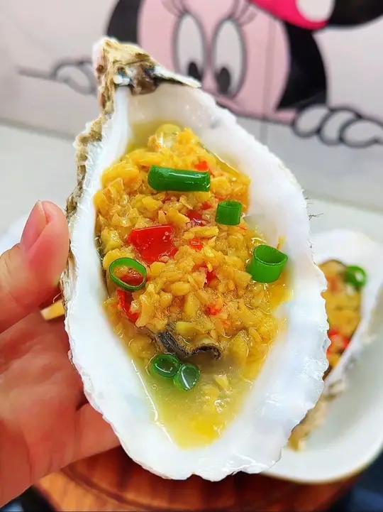 生蚝买回家简单放点蒜蓉酱蒸几分钟,又嫩又鲜好好吃我的生活日记蒜蓉生蚝学会快去试试吧