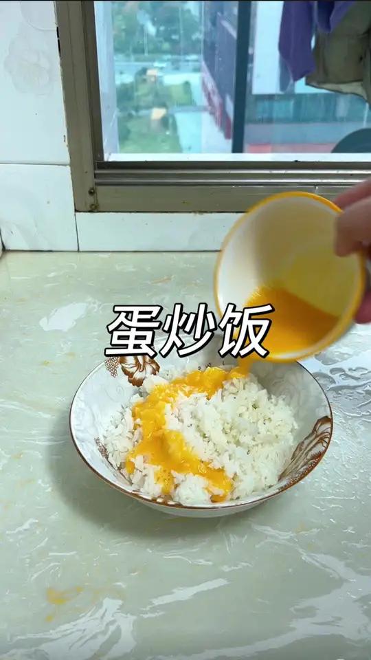 蛋炒饭是先炒蛋还是先炒饭呢？其实都做错了，教你正确做法！