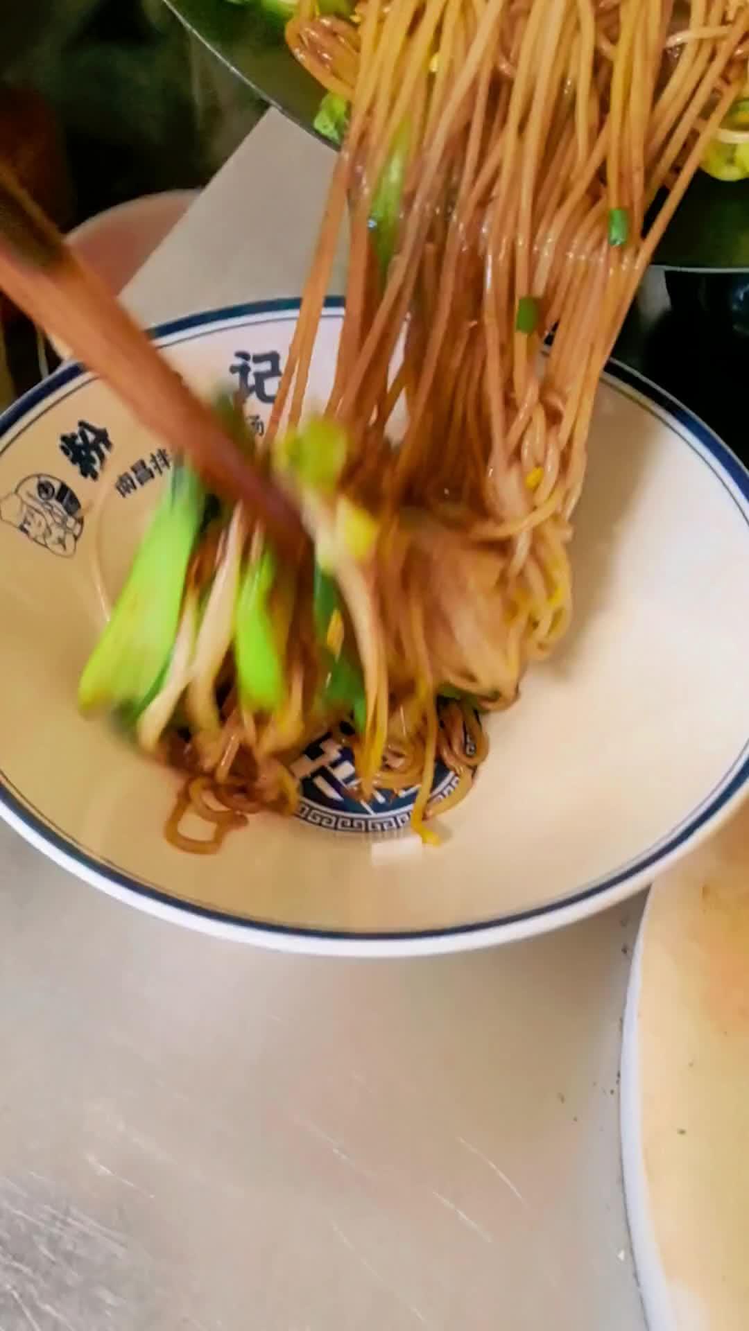 南昌炒粉 江西炒米粉 粉李记 看00后炒米粉,动作太帅了