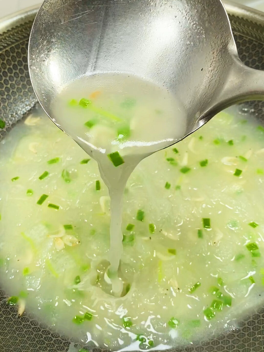 冬瓜粉丝汤这样做,汤鲜味美,老好喝啦