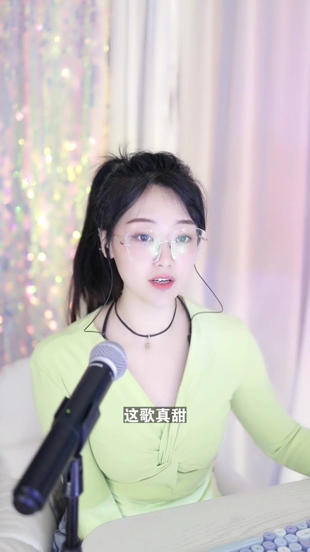 608小鱼 点击头像一起唱歌