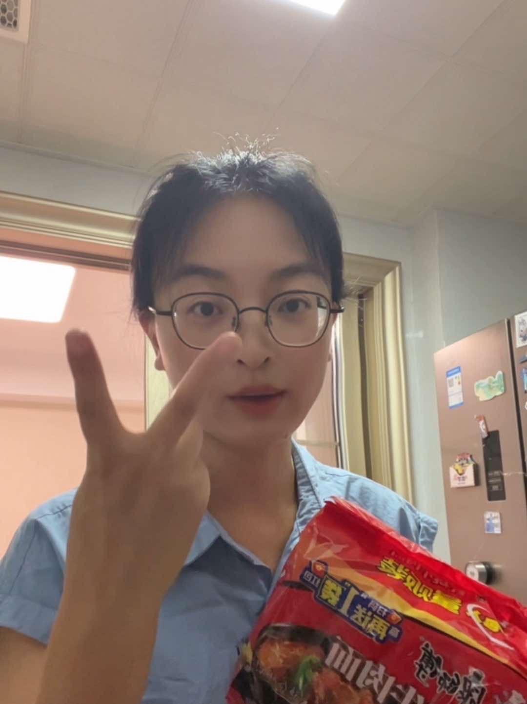 康师傅红烧牛肉面一袋3块,我随手一发赚两块!康师傅红烧牛肉面 上次发完,发现抖音商城真便宜
