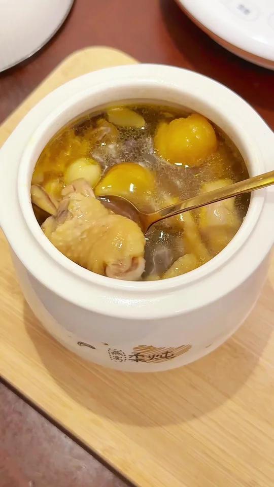 秋天要喝的五指毛桃板栗鸡汤真的滋补好喝