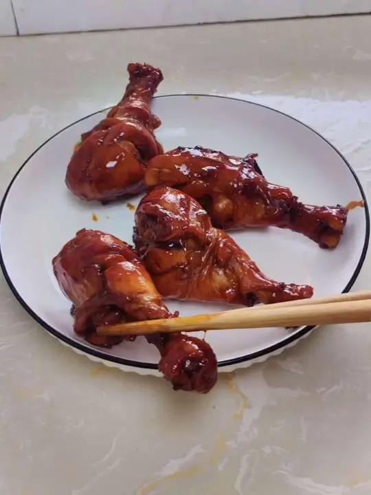 红烧鸡腿最简单的家常做法,色泽红润诱人,出锅都抢着吃!红烧鸡腿最简单的家常做法,色泽红润诱