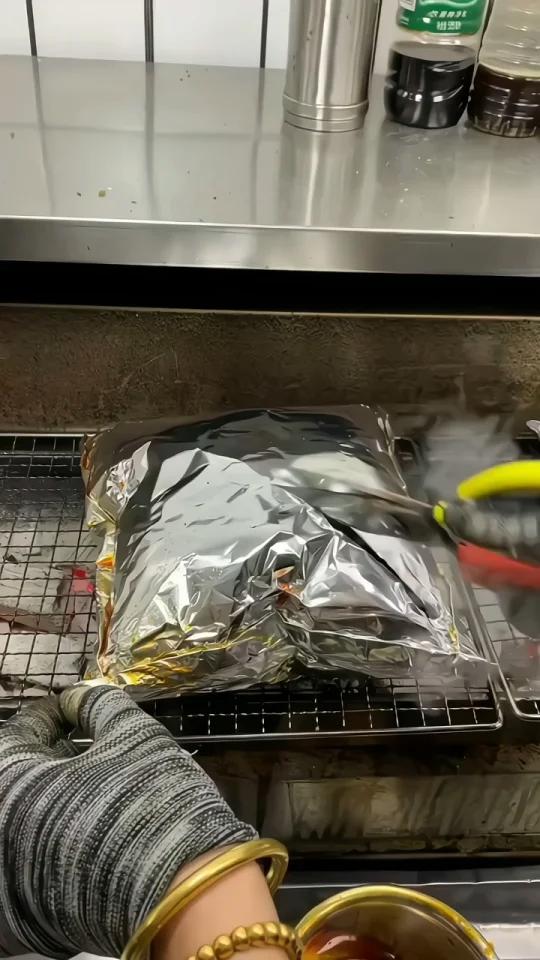 妈呀太香了 香辣锡纸鸡爪