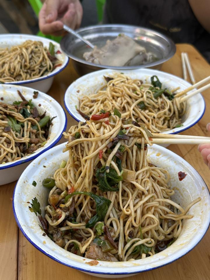 成都这家药膳蹄花鳝鱼面真的很绝!成都美食