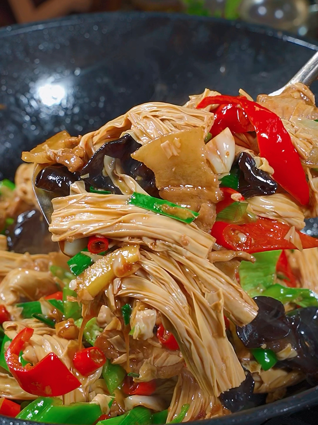 好吃下饭的的腐竹木耳炒肉