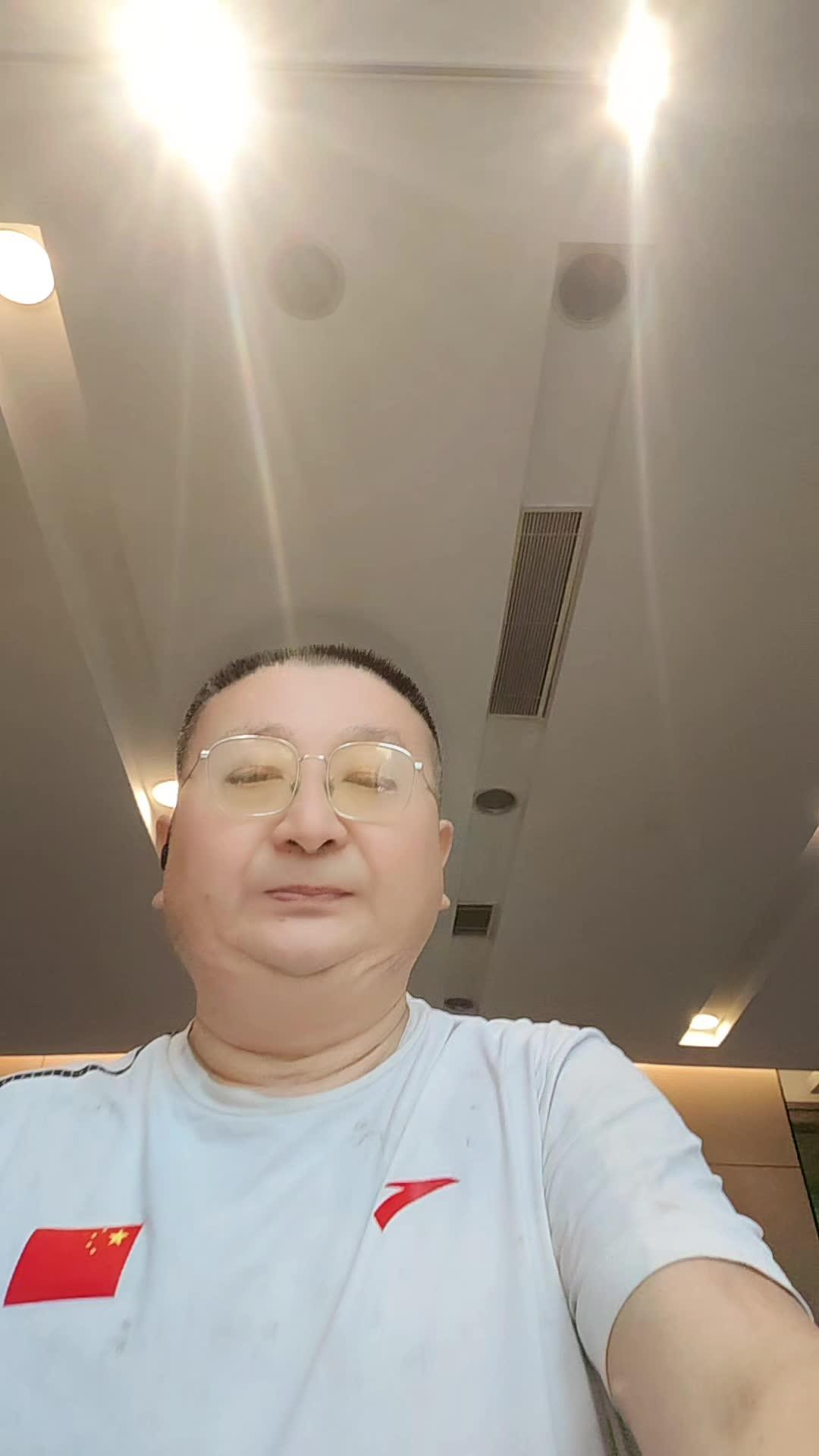 @汉堡王中国 王牌1加1省薪又随心 1+1手势舞@王者天下 @相遇是缘 快乐人生 @孔庆芳