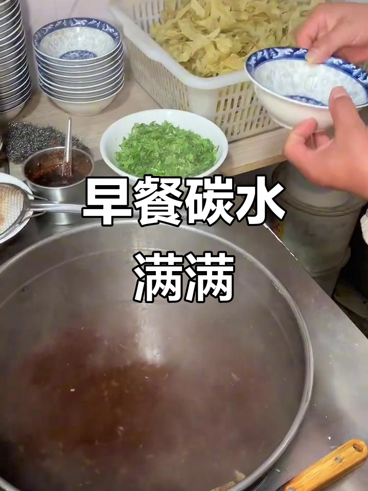 天津早餐必试锅巴菜,搭配豆浆冲鸡蛋超满足