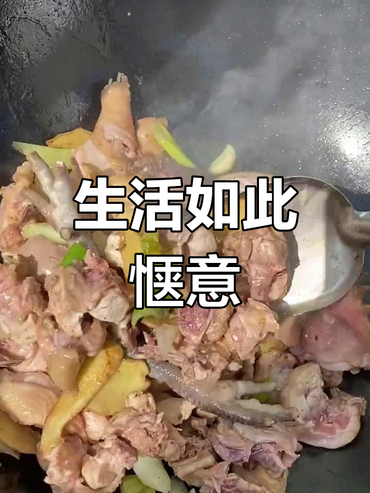 土锅炖鸡,家常滋味