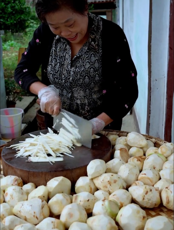 传统手艺腌制的芋头咸菜和芋头鲝，时间沉淀出的美味方法可不能丢