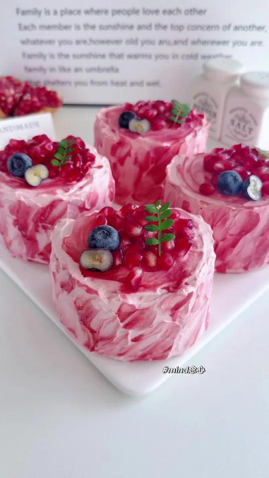 石榴季必做，软呼呼，酸甜好吃的石榴树桩蛋糕