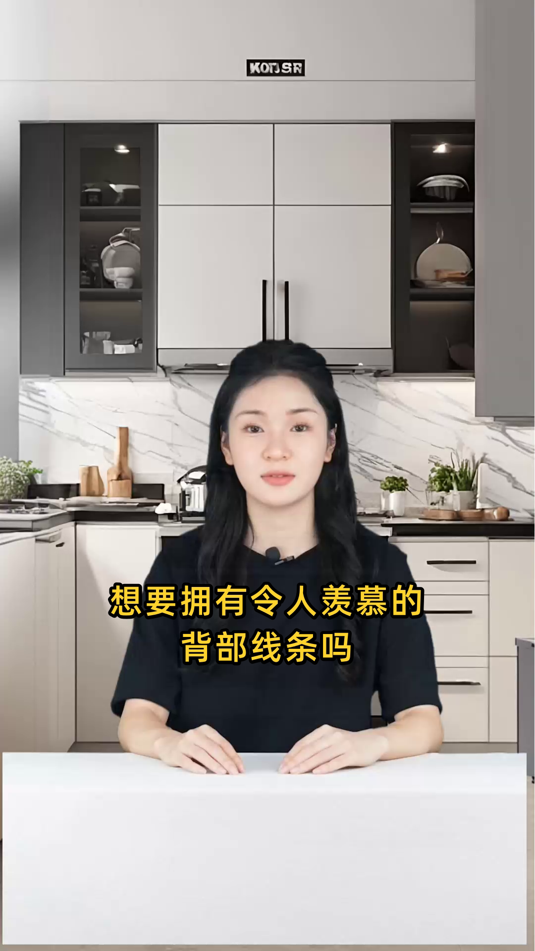 如何使用哑铃有效锻炼背部肌肉,增强力量和形态美感?