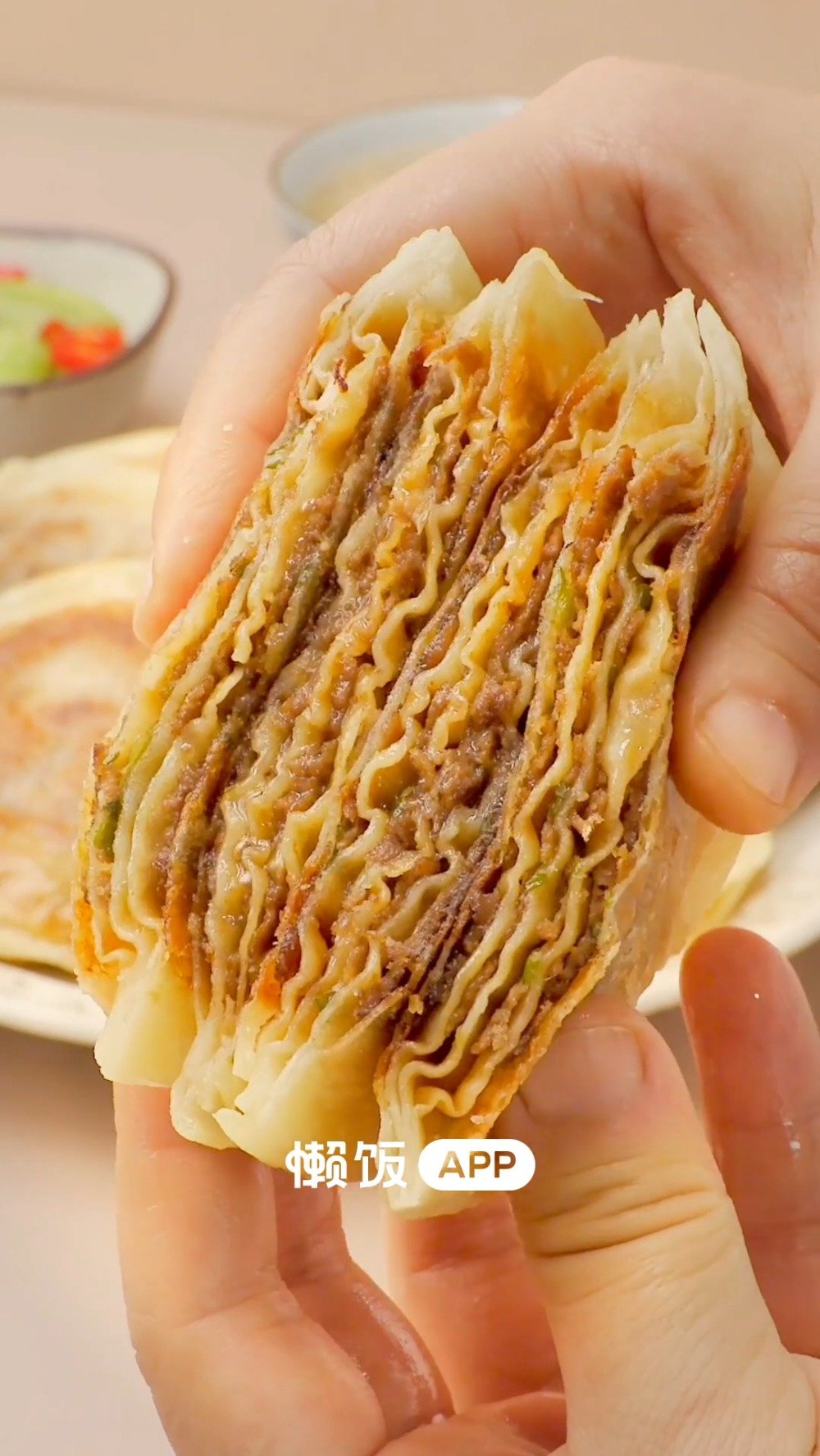 吃在许昌「饺子皮香酥牛肉饼」免揉面酥脆多汁的千层牛肉饼,有手就会!超市买现成的饺子皮,调个