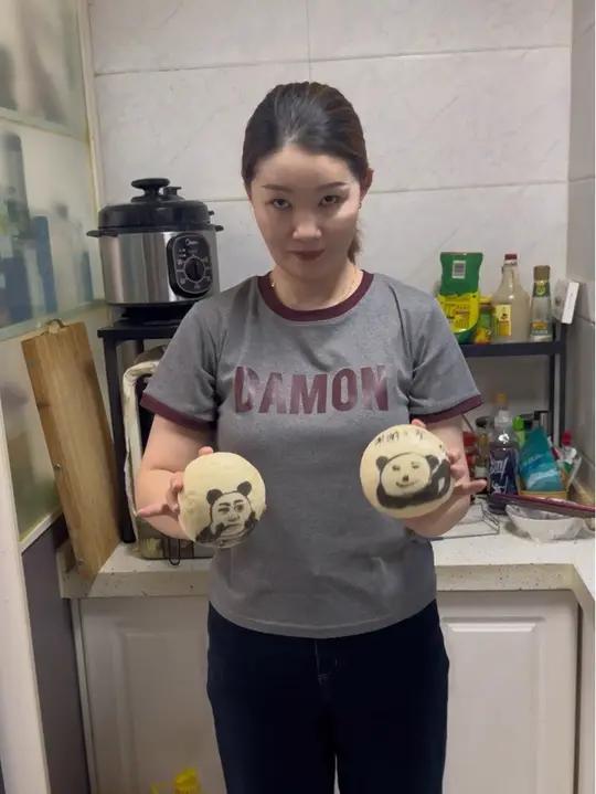 虎子跳千年等一回的表情比她蒸的表情包馒头还搞笑呢哈哈