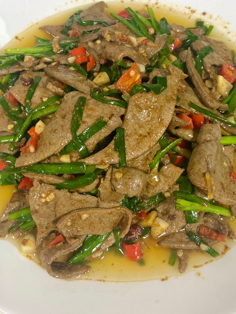 超级下饭的家常小炒韭菜炒猪肝滑嫩鲜香