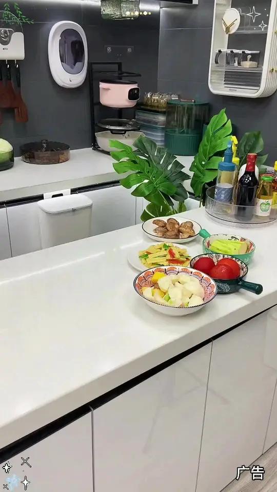 冬天不想让饭菜冷的快可以安排一个这样的菜罩,可以延长保温又防尘