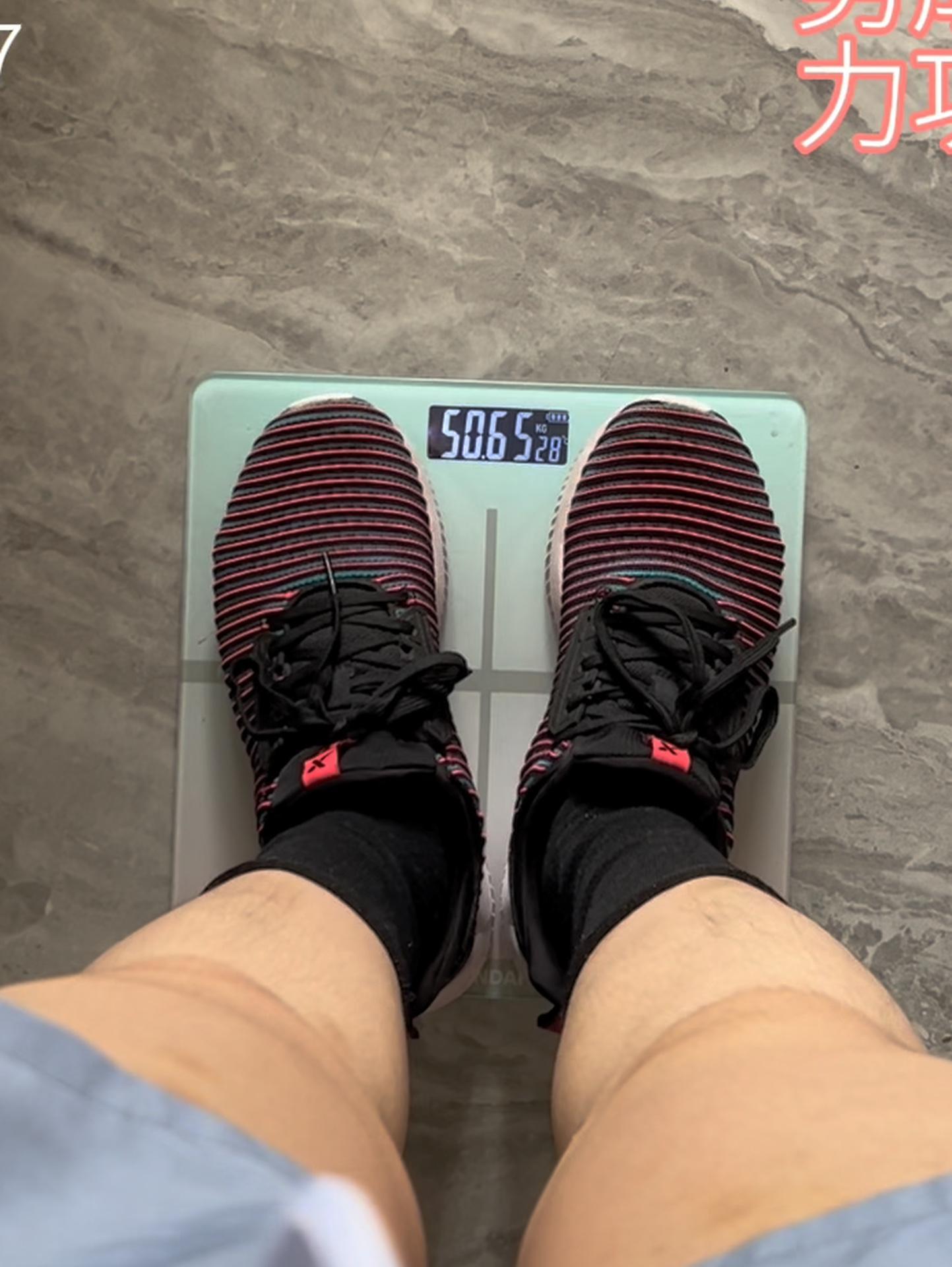 减肥日常vlog 减肥女孩最害怕的事情是终于下100了,然后又回来了。难道是我昨晚睡觉前还