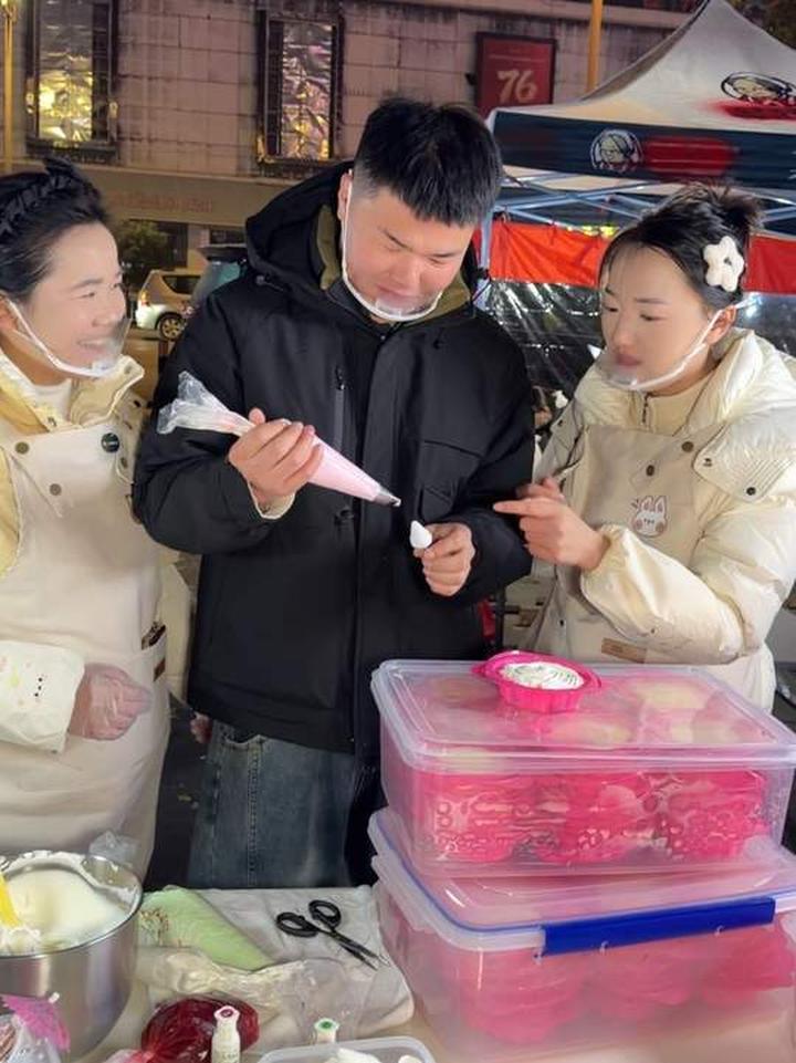 三姐妹出摊了 谢谢好多姐妹们的支持