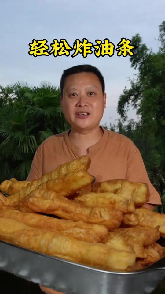 教你在家炸油条,新手也能学得会~ 膨松酥脆下豆浆简直是绝配!
