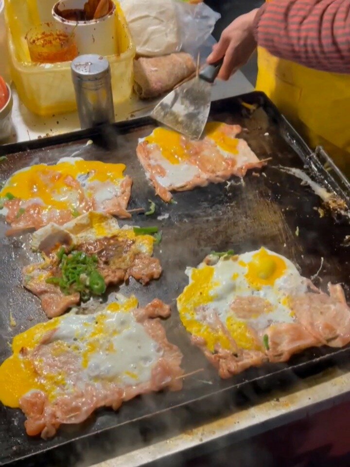 一家很火的铁板里脊肉夹馍,看起来就好吃