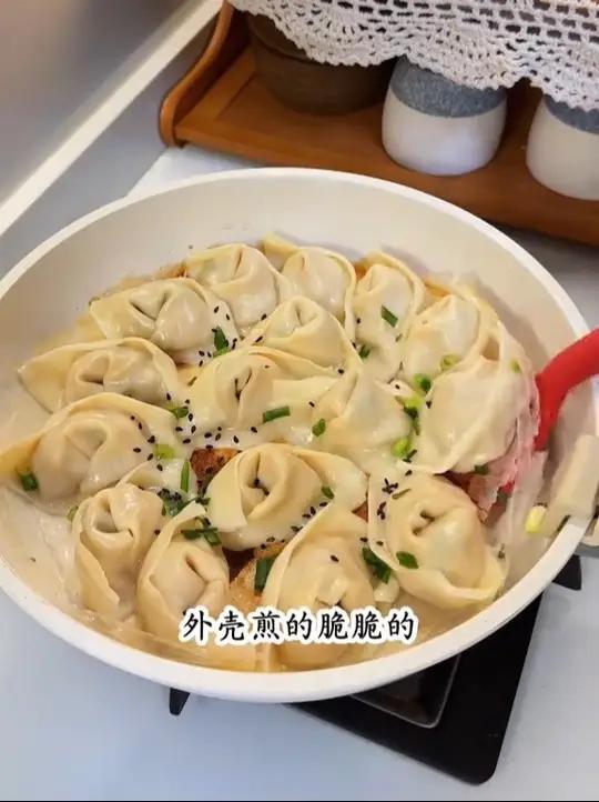 厨房小白也能学会的水煎馄饨,外脆里嫩,一口爆汁