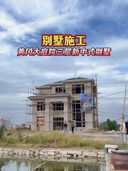 男人一生的执念,除了回老家盖房子,还有一个什么?拥有鱼池和大庭院的大别墅