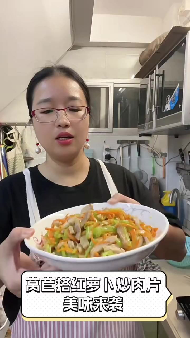 莴苣搭红萝卜炒肉片,美味来袭