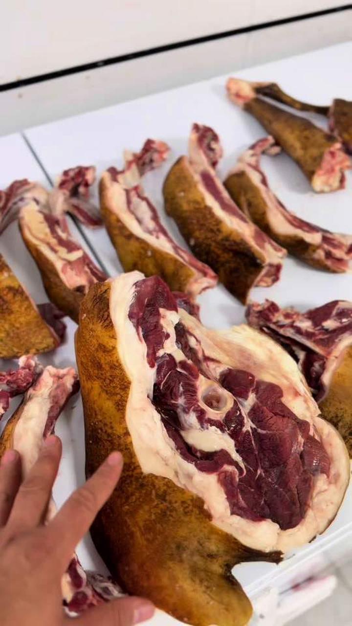 新疆阿勒泰带皮羊肉,真材实料成就好味道