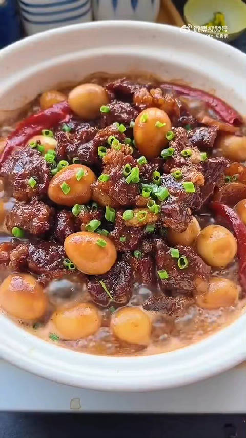 晚饭吃什么 秋冬我家餐桌常出镜的红烧牛肉煲,做法简单,软烂入味,老人小孩都爱吃~「舔屏」(