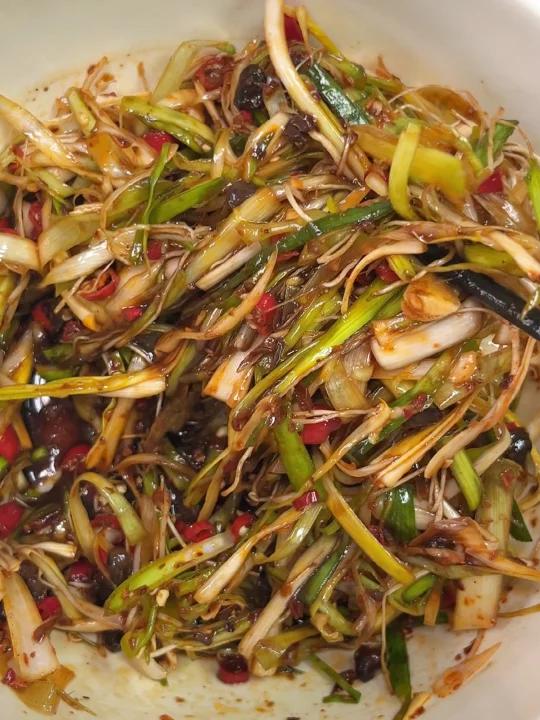 万物皆可凉拌之凉拌大蒜须香香辣辣巨下饭