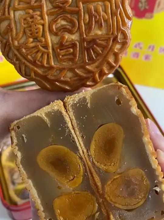 南方人都爱吃的 双黄莲蓉月饼流油起沙,口感一绝!广州酒家月饼礼盒中秋送礼中秋礼盒 中秋节 