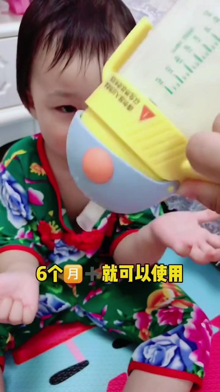 长期使用奶瓶容易导致地包天,6个月之后可以使用鸭嘴和吸管了,让宝宝口腔得到发育 奶瓶 母婴