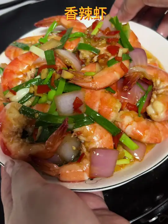 嘎嘎下饭的香辣虾，好吃到舔手指！